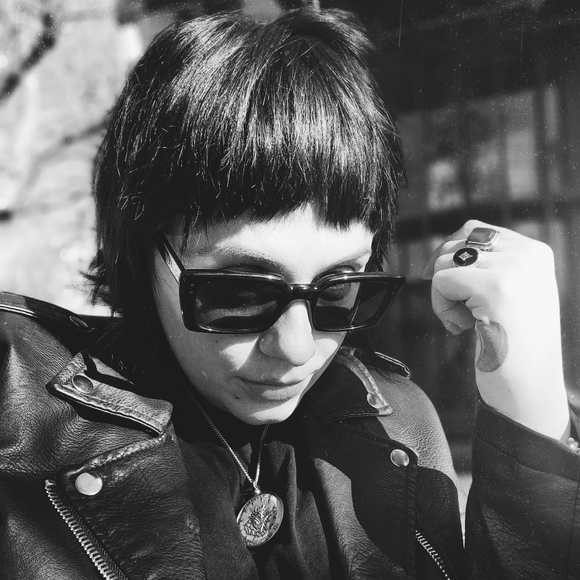 Meet your Posher, Sam - Picture 2 of 2